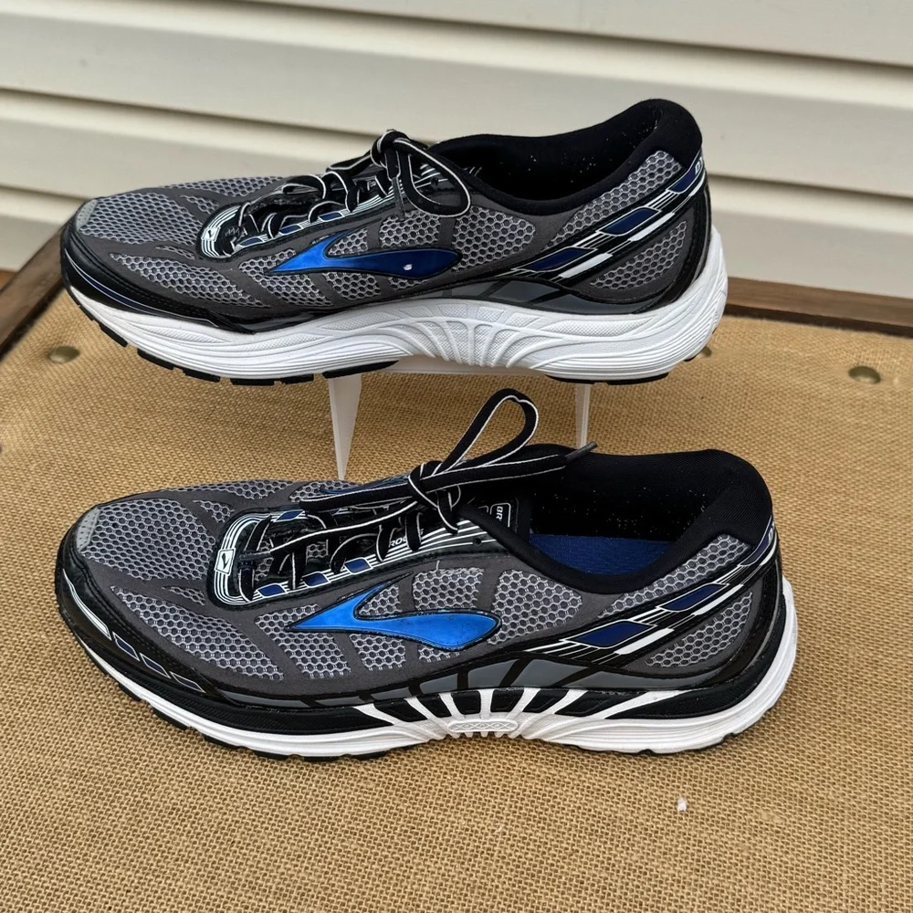 Brooks Dyad 8 Running Black and Blue Athletic Shoes Size 11